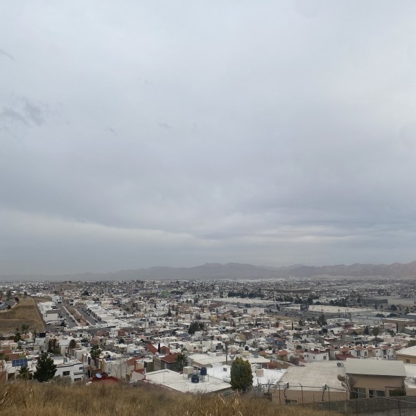 Calor y nubes: Máxima 30°C ; rayos UV altos y viento de 15 mph
