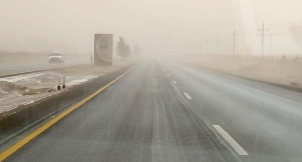 Vientos intensos y tolvaneras afectarán tramos carreteros