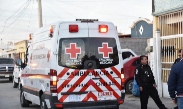 Detienen a mujer por agredir a su familia