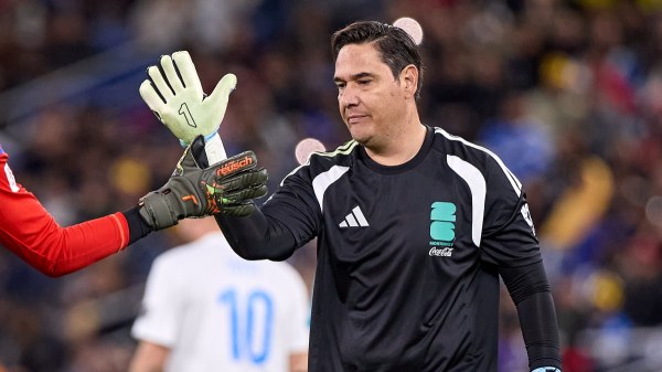 Hospitalizan de emergencia a Moisés Muñoz