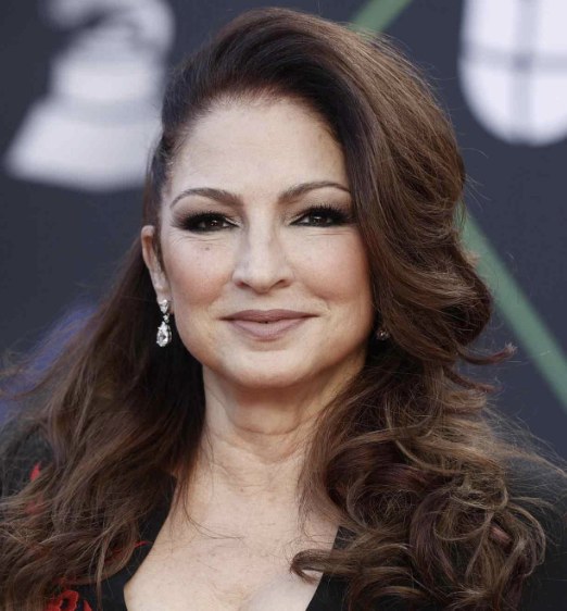 Vivo con miedo de hablar español : Gloria Estefan