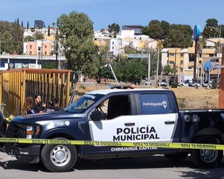 Dejan narcomanta en el canal