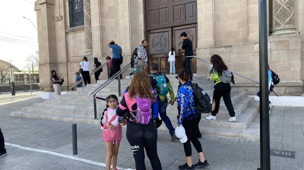 Fieles chihuahuenses cumplen con tradición de los siete templos