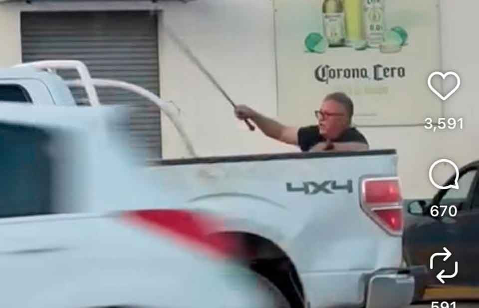 VIDEO: Le pega latigazos a sus perros en la Juan Pablo II