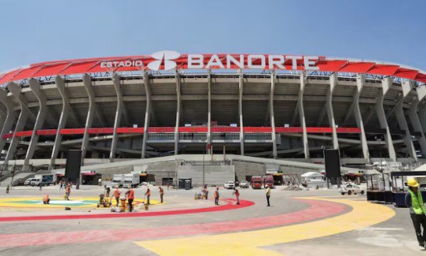 Desmantelan butacas del Estadio Azteca tras reapertura