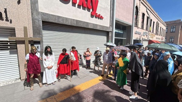 Realizan viacrucis en el centro