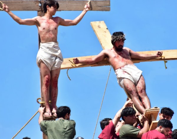 Crucifixión en la Santa Rosa: Fe y Tradición en Chihuahua