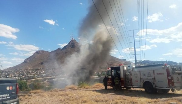 Sofocan incendio en la carretera a Aldama