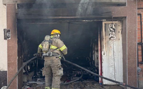 Se niega a pagar extorsión y le queman su tienda
