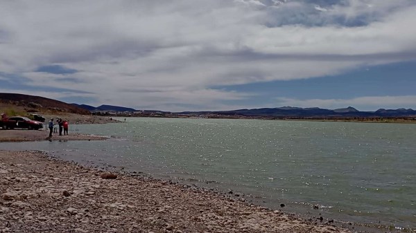 Se accidentan dos menores en presa Chihuahua