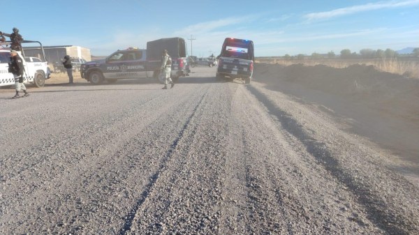 Dejan narcomensaje junto a ejecutados