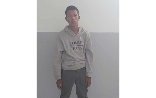 Buscan a familiares de adolescente