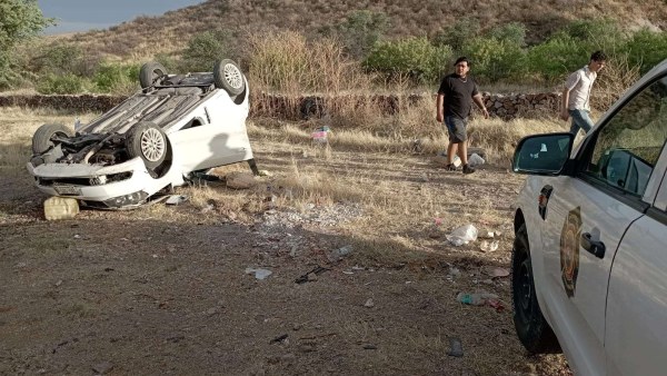 Vuelca en Curvas del Perico