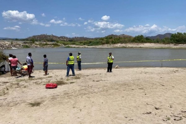 Mueren madre e hijo ahogados en playa de Oaxaca