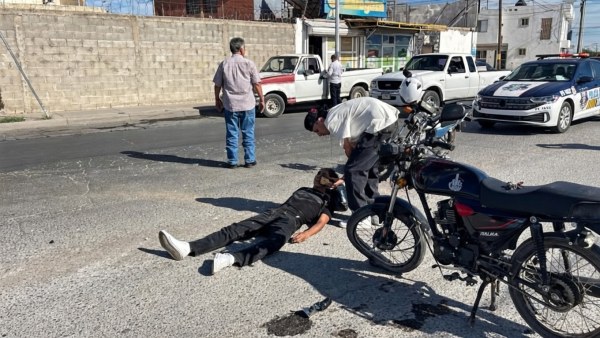 Motociclista queda herido tras choque