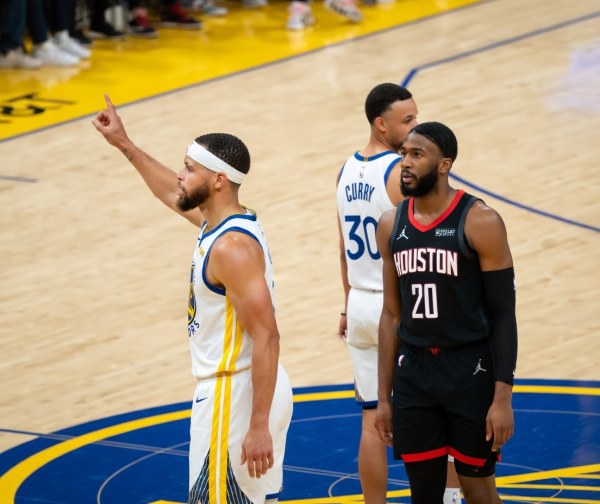 Histórico: Los hermanos Curry juegan juntos por primera vez