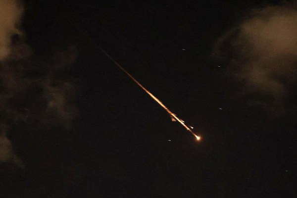 Irán lanza misiles a Israel tras anuncio de tregua