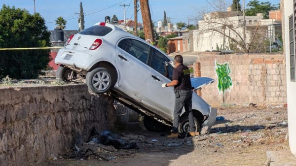 Abandonan auto robado en la Campesina