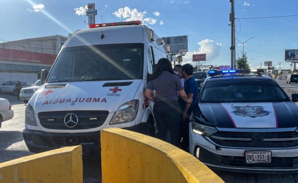 Ciclista es arrastrado por camión en la Tecnológico; sobrevive al impacto