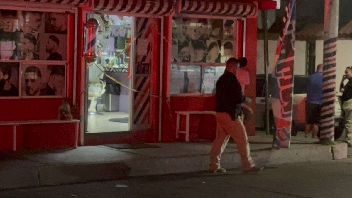 Balean barbería en la Tierra y Libertad