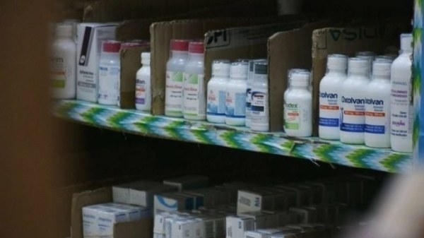 Senadores del PRI proponen quitar ISR a medicamentos ante desabasto