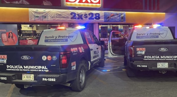 Asaltan Oxxo en Los Nogales