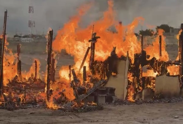 Incendio consume oficinas en construcción en Ciudad Juárez