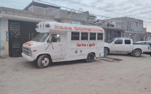 Balean camión de gorditas