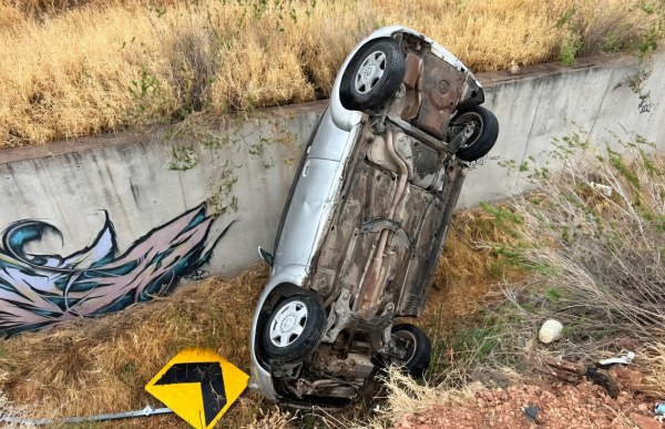 Cae a canal en carretera a Aldama