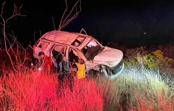 Muere tras volcadura en carretera a Jiménez