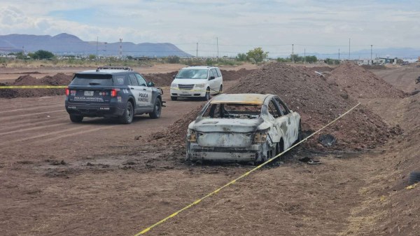 Hallan auto calcinado