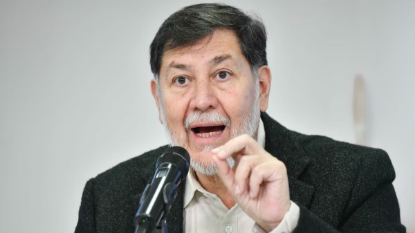 Noroña defiende cargo de su hijo en la CFE