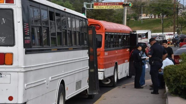 Choque entre camiones deja 5 lesionados frente a El Palomar