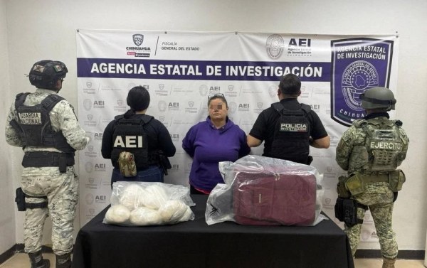 Detienen a mujer con casi 8 kilos de cristal