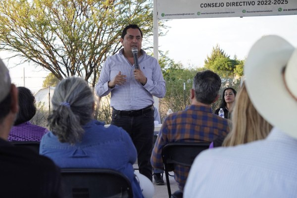 Se reúne Alan Falomir con vecinos de Granjas Universitarias