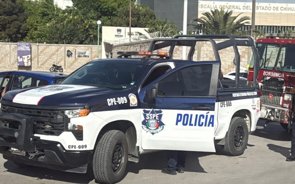 Evacúan Fiscalía por amenaza de bomba