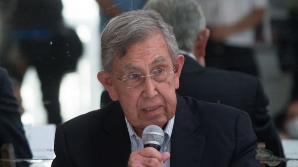 Cuauhtémoc Cárdenas arriba a Pemex