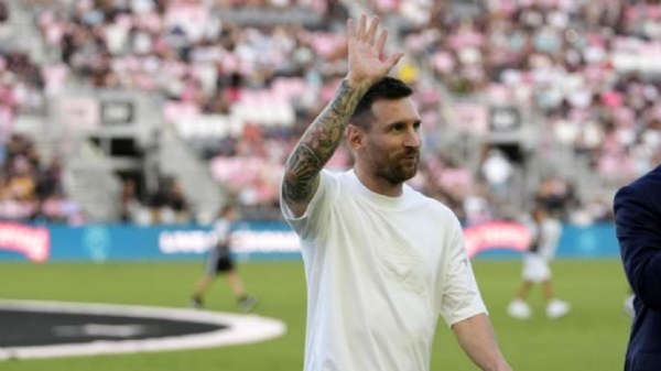 Leo Messi compra la UE Cornellà