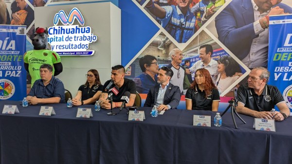 Encabeza Carlos Salcido celebración del Día del Deporte
