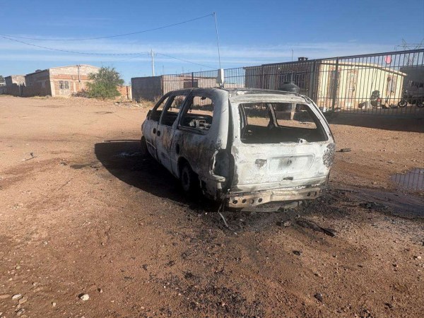 Prende en llamas camioneta en Las Torres