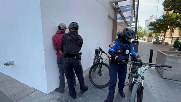 Lo detienen en la catedral