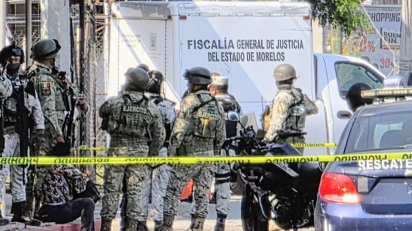 Sicarios entran a bar y ejecutan a ocho en Morelos