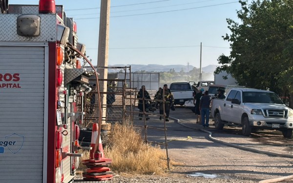Se incendia negocio en Sierra Azul