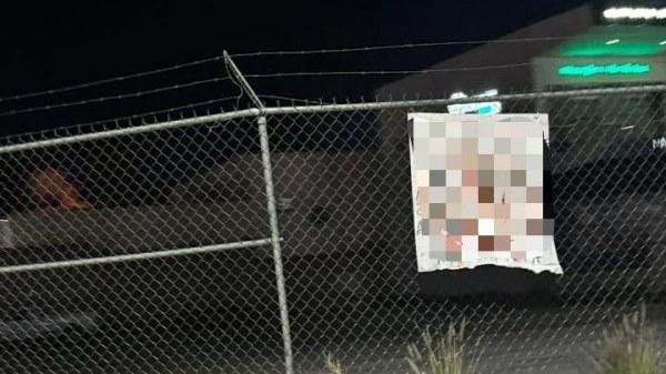 Hallan manta con mensaje amenazante