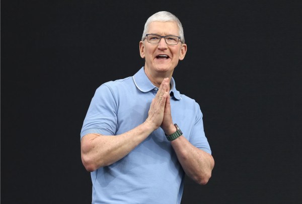 Deja Tim Cook la dirección de Apple