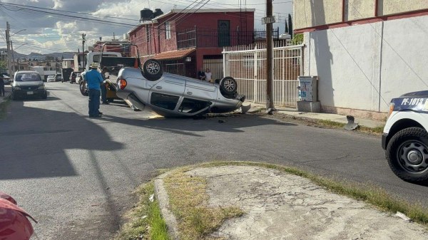 Vuelca en la Río Aros