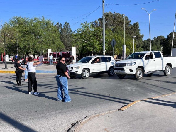 Bloquean calles por desaparición de estudiante