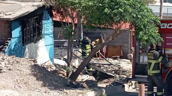 Se incendia casa en Cerro de la Cruz