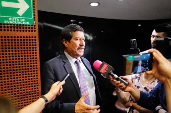 Exige Corral que Fiscal comparezca por agentes de EU