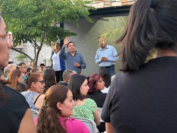 Se reúne Alan Falomir con vecinos de la Rosario